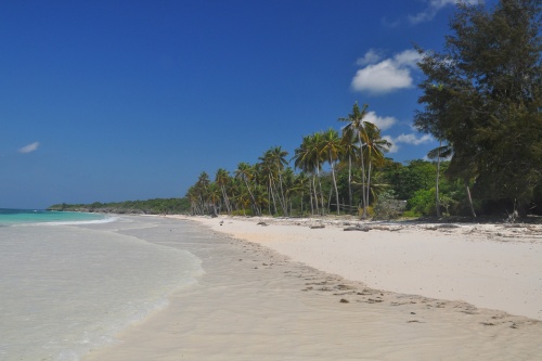 500 x 333 Beach Bunaken Marine Park Sulawesi