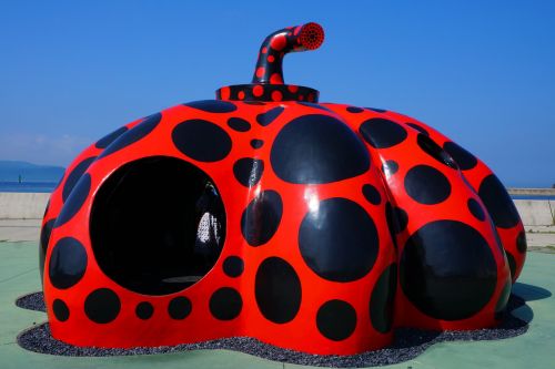 500 x 3333 - Yayoi Kusama's Red Pumpkin