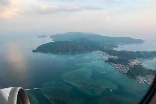 500 x 333 Flying over Gaya Island