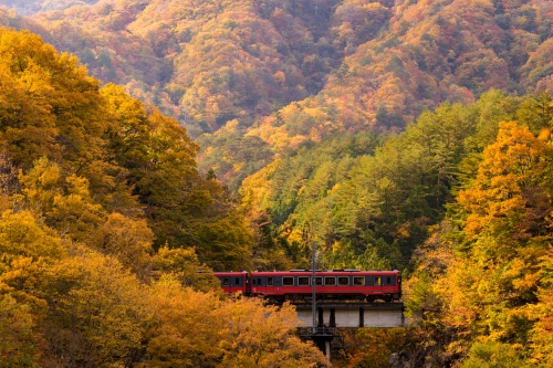 500 x 333 Rural train Japan