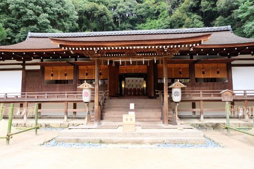 500 x 333 Ujigami Shrine