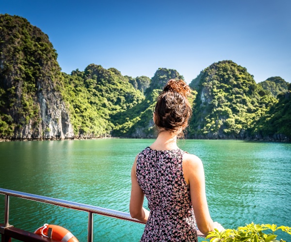 Cruise through Bai Tu Long Bay