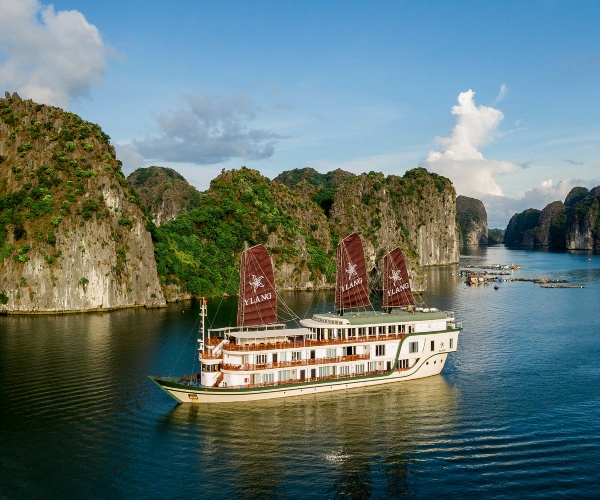 Heritage Line Ylang in Lan Ha Bay