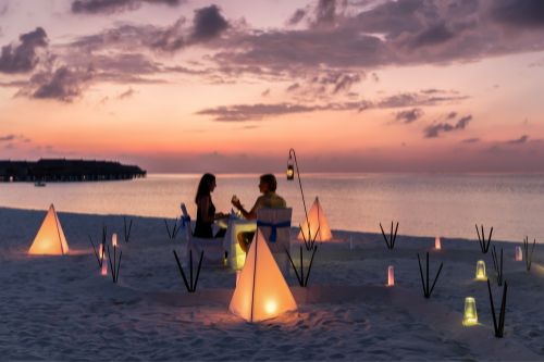 Honeymoon candlelit dinner 500x333 1 1