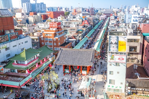 Tokyo asakusa sensoji busy sightseeing sakura cherry blossom 1